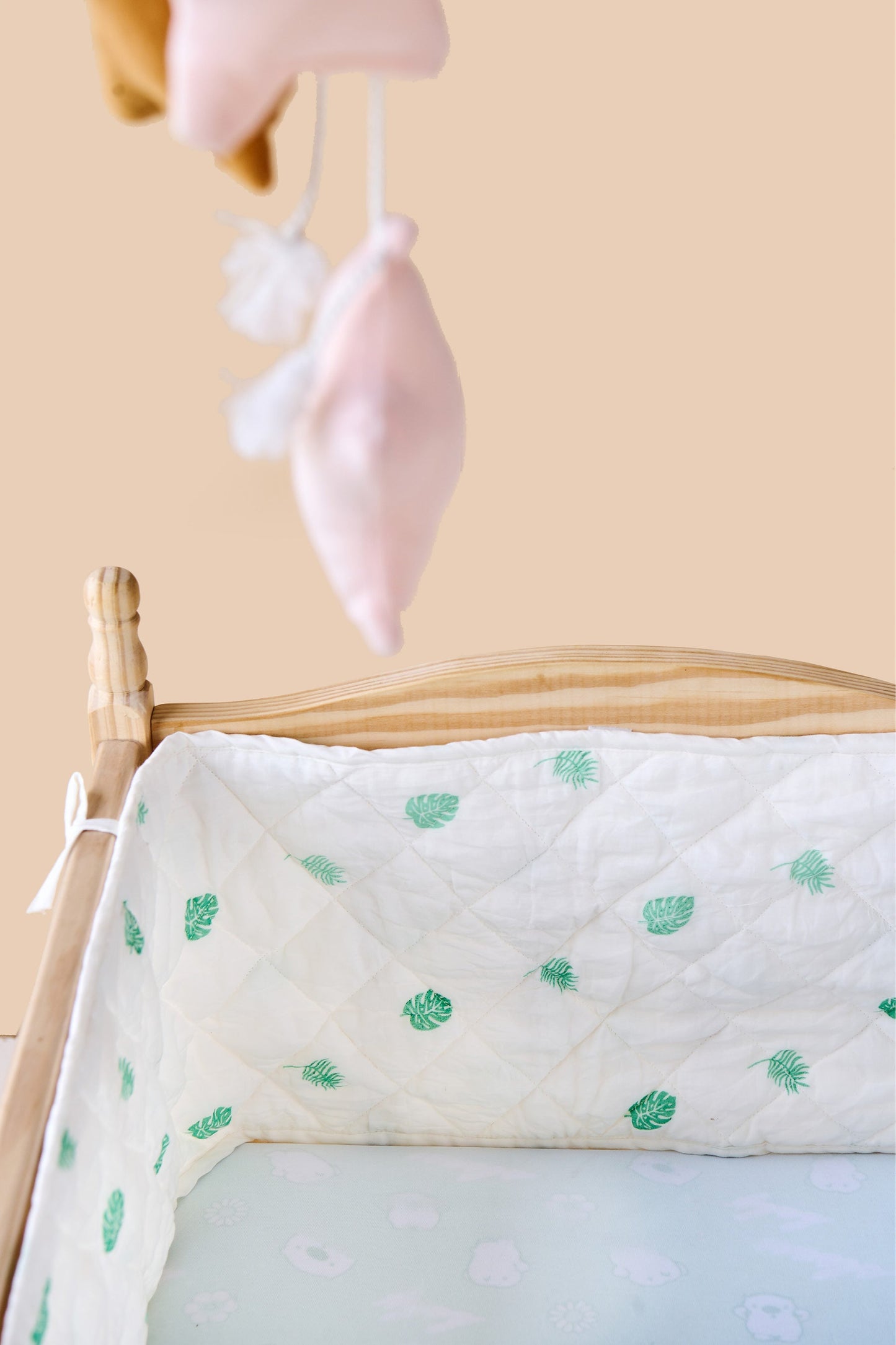Reversible Muslin Baby Bed Bumper in Flaming And The Leaves Print