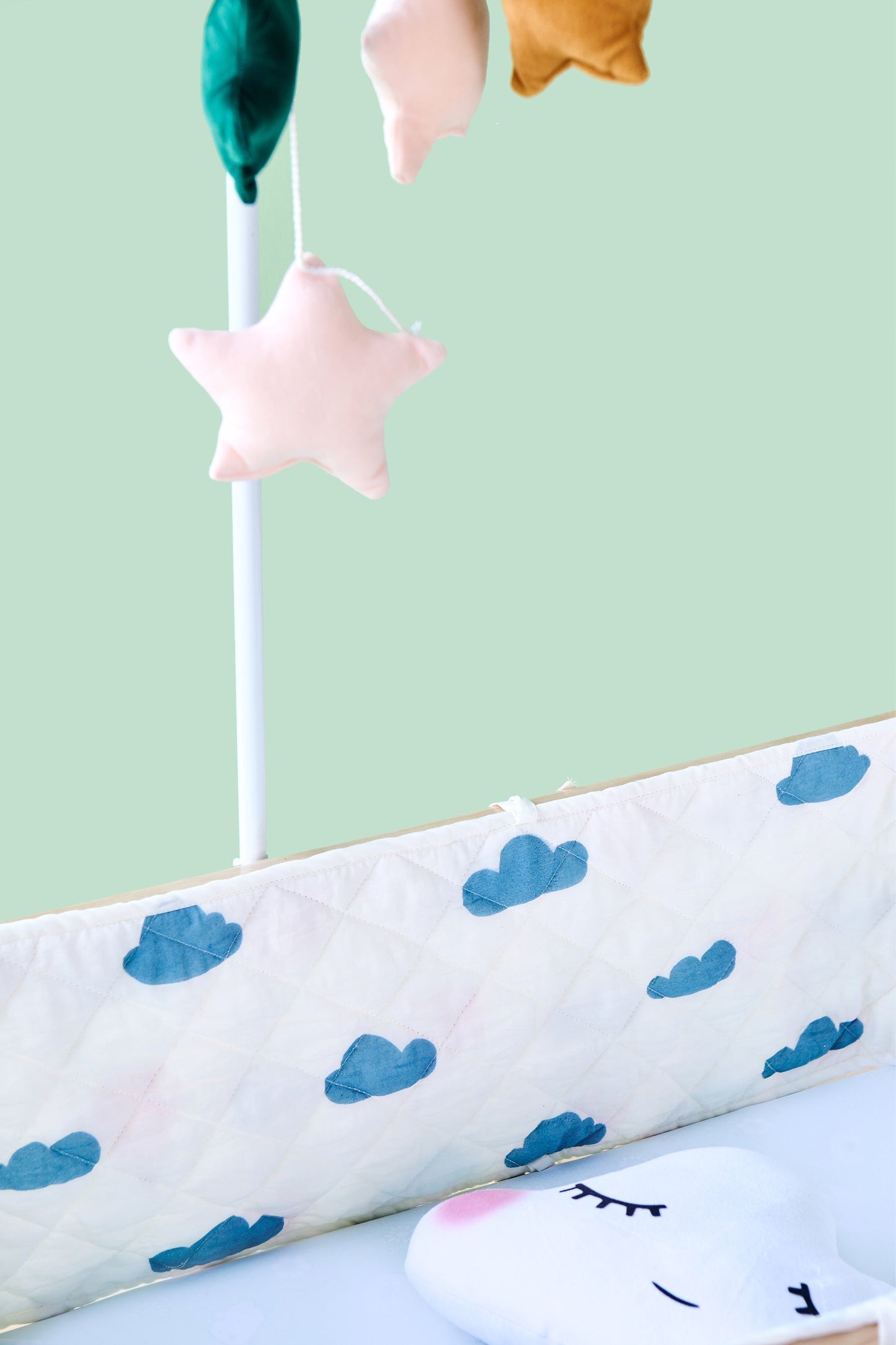 Reversible Muslin Baby Bed Bumper in Hot Air Balloon And The Clouds Print