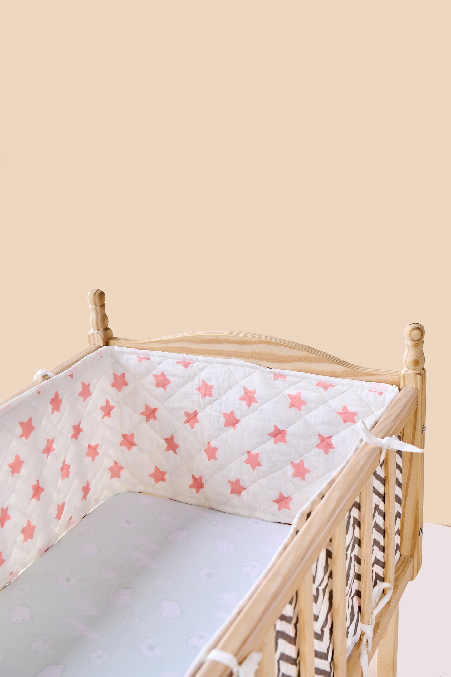 Reversible Muslin Baby Bed Bumper in Mother Baby Elephant On An Island Print