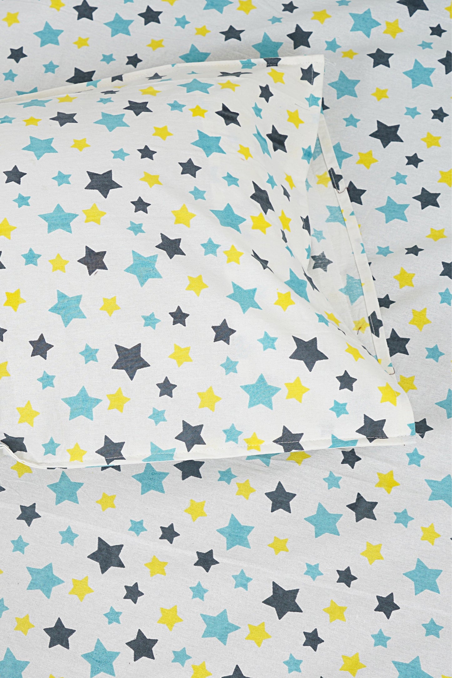 Kids Cotton Bedroom Linens - Double Sheet with 2 Pillow Covers in Black Star Print - King Size Bed