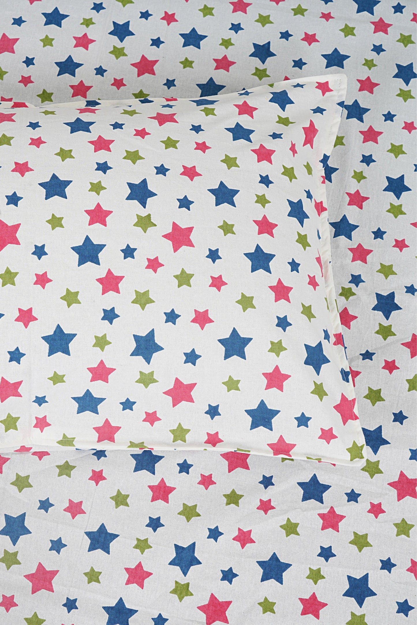 Kids Cotton Bedroom Linens - Double Sheet with 2 Pillow Covers in Red Star Print - King Size Bed