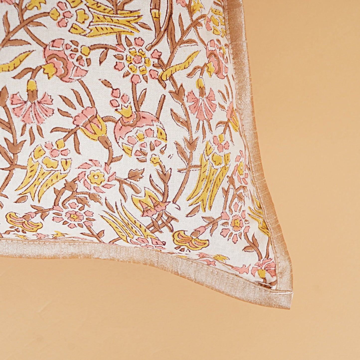 Cushion Peach Brown Jaal